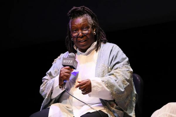 Whoopi Goldberg corrige crítica de cinema que afirmou que atriz usou "fat suit" em filme: "Essa sou