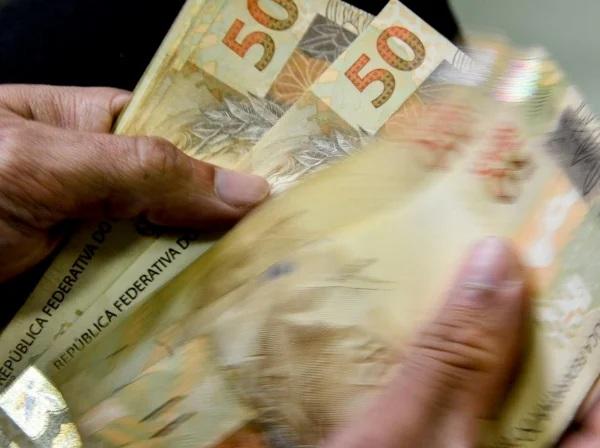 Lula vai assinar MP do salário mínimo de R$ 1.320 até o dia 1º de maio