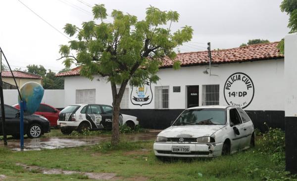 Jovem de 24 anos é assassinado a tiros e pauladas na porta de casa, em Altos