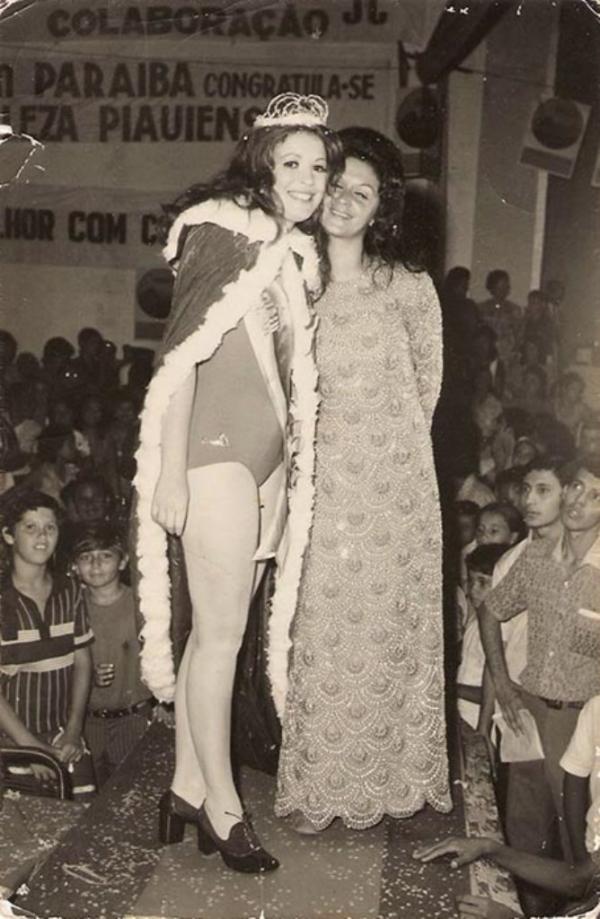 F&aacute;tima Macedo ao ser eleita Miss Piau&iacute; 1971.(Imagem:Divuloga&ccedil;&atilde;o)