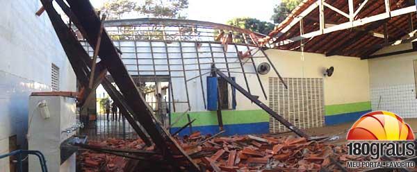 Estrutura velha pode ter sido o motivo do desabamento da escola p&uacute;blica da rede municipal.(Imagem:180graus)