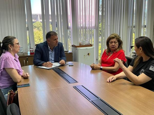 Secretarias reforçam colaboração para proteger mulheres com monitoramento de agressores