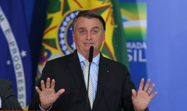 Bolsonaro diz que Petrobras vai anunciar redução de preços de combustíveis