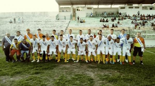 Amistoso entre Atletas do Futuro e Sampaio Corr&ecirc;a termina com empate em Floriano.(Imagem:FlorianoNews)