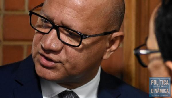 Franz&eacute; segue contestando vers&atilde;o da oposi&ccedil;&atilde;o.(Imagem:Jailson Soares/PoliticaDinamica.com)