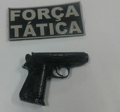 PM apreende menores com simulacro de arma de fogo em Floriano
