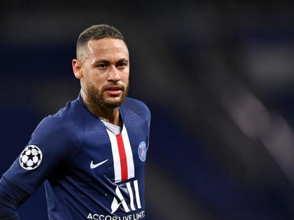 Neymar ativa cláusula no contrato e renova com o PSG até 2027, diz imprensa