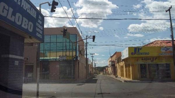 Sem&aacute;foro com defeito causa acidente em cruzamento de Floriano.(Imagem:FlorianoNews)