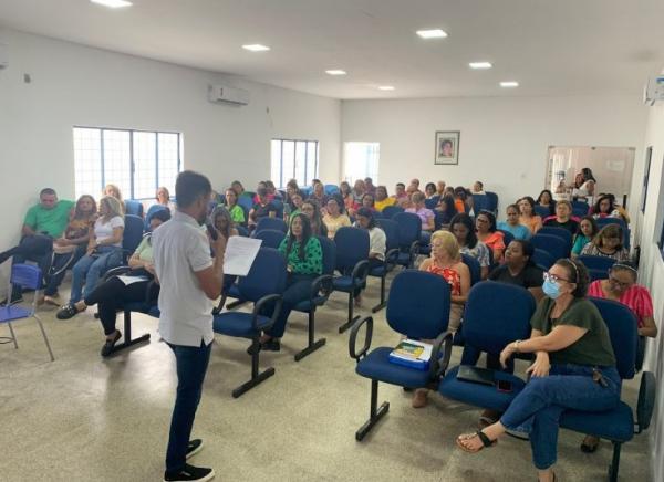 Secretaria de Educa&ccedil;&atilde;o promove 1&ordf; reuni&atilde;o do ano com os gestores de escolas municipais.(Imagem:Secom)