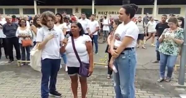  M&atilde;e de estudante morta em calourada na UFPI fala durante vig&iacute;lia. (Imagem:Reprodu&ccedil;&atilde;o)