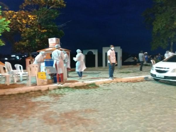 Drive-thru de vacinação foi realizado em Floriano