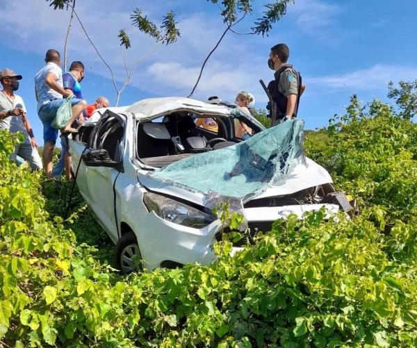 Homem morre após ser arremessado 10 metros durante capotamento de carro na PI-216