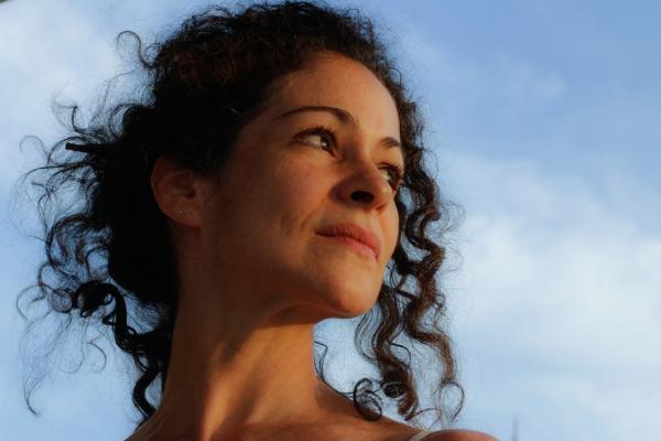 Maísa Moura apresenta o azul do sertão com "Forró em Oeiras"