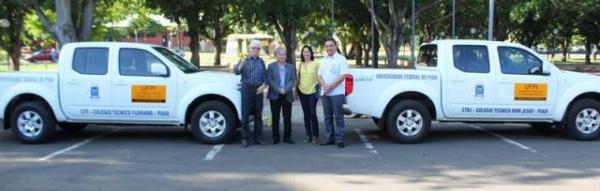 UFPI entrega dois ve&iacute;culos para Col&eacute;gio T&eacute;cnico de Bom Jesus e Floriano.(Imagem:UFPI)