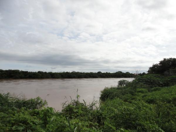 O nosso rep&oacute;rter amarelinho conferiu o n&iacute;vel das &aacute;guas do rio parna&iacute;ba em Floriano(Imagem:FlorianoNews)