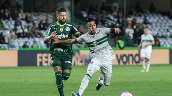 Palmeiras bate o Coritiba, encerra jejum e volta a vencer no Brasileirão