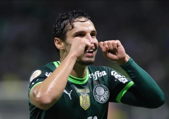 Palmeiras vence clássico contra o Corinthians e aumenta crise do rival
