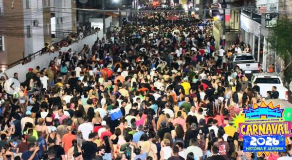 Poder Legislativo marca presen&ccedil;a em arrast&atilde;o com Durval Lelys e refor&ccedil;a apoio ao Carnaval de Floriano(Imagem:Reprodu&ccedil;&atilde;o/Instagram)