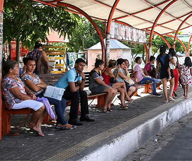 Sem avanço, greve dos ônibus permanece nesta terça
