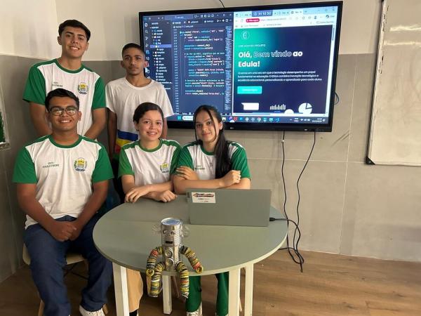 Estudantes protagonizam projetos de inteligência artificial e robótica no Ceti Paulo Freire