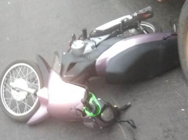 Duas pessoas ficam feridas em acidente entre carro e moto em Floriano