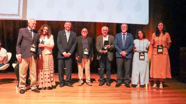 Professor da UFPI recebe Medalha Aluísio Prata em congresso da Sociedade Brasileira de Medicina