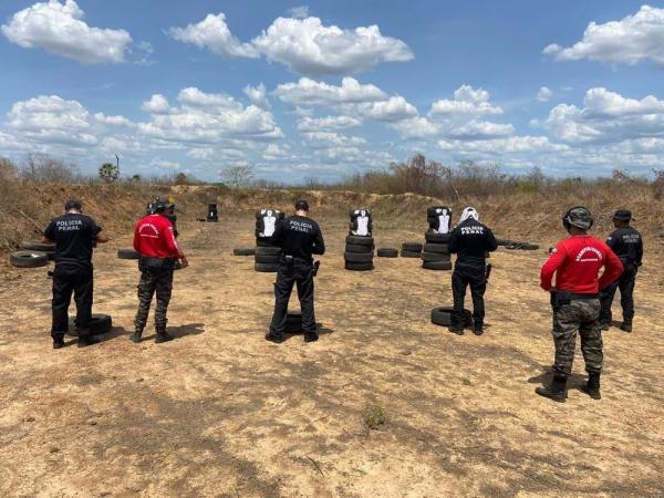 Sejus realiza treinamento com policiais da Penitenciária de Campo Maior para uso de armamento