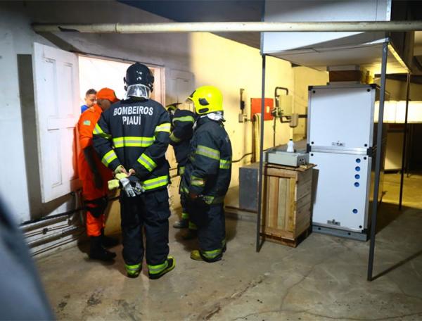 Bombeiros são acionados para princípio de incêndio na Alepi.(Imagem:Roberta Aline/Cidadeverde.com)