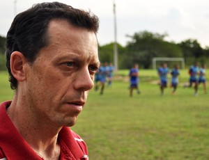 Com Diego suspenso, Tonet estuda três opções no meio campo do Piauí