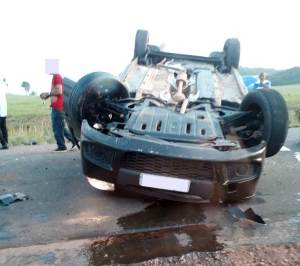 Três pessoas morrem após carro capotar em rodovia no Maranhão