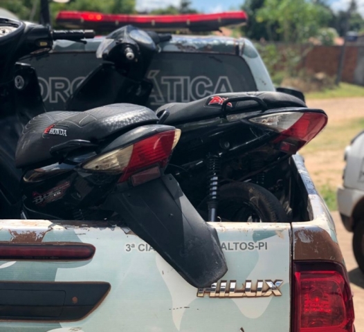Equipe da Força Tática recupera motos na BR-343