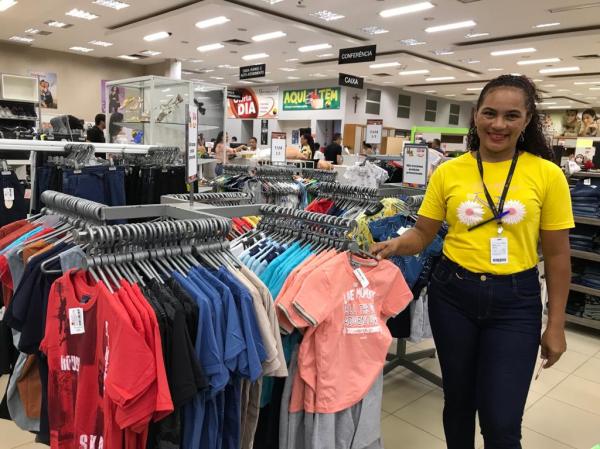 Jaqueline Santos, chefe do setor de confec&ccedil;&otilde;es do Armaz&eacute;m Para&iacute;ba.(Imagem:FlorianoNews)