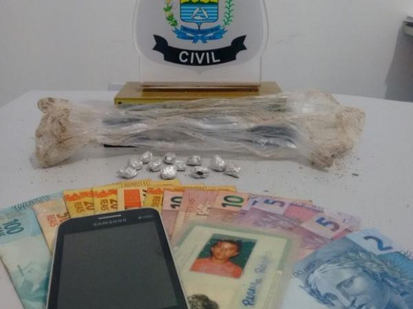 Polícia encontra drogas em terreno baldio e prende traficante no Sul do PI