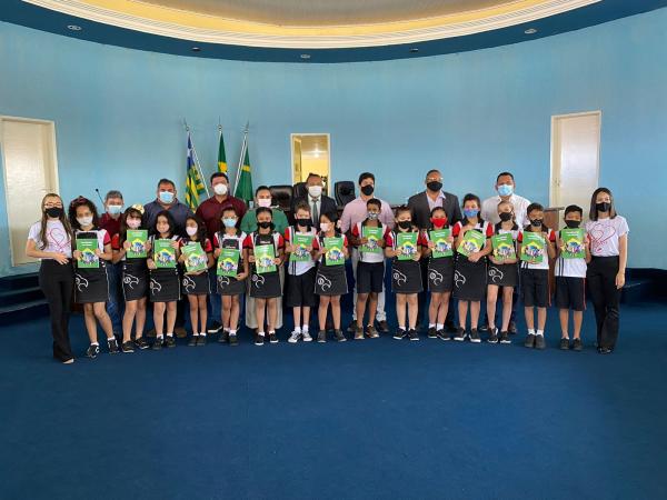 Alunos do Colégio Impacto Kids visitam a Câmara Municipal de Floriano