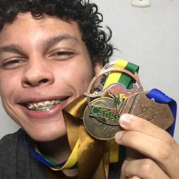 Filho de cozinheira de RO é aprovado em Cambridge, 6ª melhor universidade do mundo