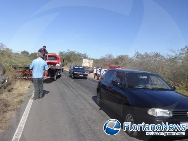 Buraco na pista provoca grave acidente na BR-343.(Imagem:FlorianoNews)