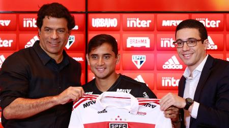 Fora dos planos de Casares, Alexandre Pássaro confirma saída do São Paulo