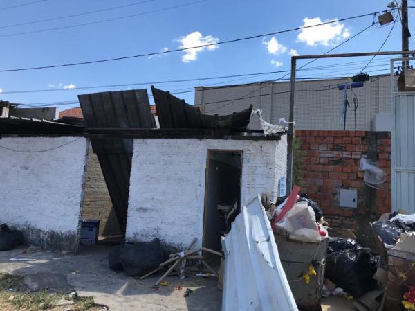 Forte ventania causou danos ao Armaz&eacute;m Para&iacute;ba de Floriano.(Imagem:FlorianoNews)