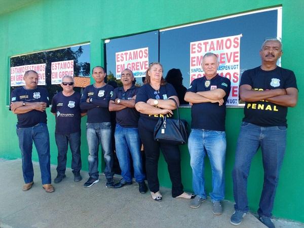 Agentes penitenciários de Floriano participam de movimento grevista
