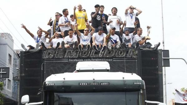 Abatidos pelo cansa&ccedil;o, jogadores pedem redu&ccedil;&atilde;o no percurso.(Imagem:Gustavo Tilio / GLOBOESPORTE.COM)