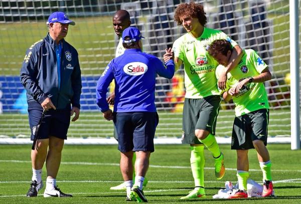 Ao ataque! Felipão intensifica jogadas de linha de fundo na seleção brasileira