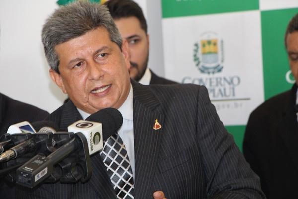 Zé Filho baixa decreto e exonera todos os Secretários