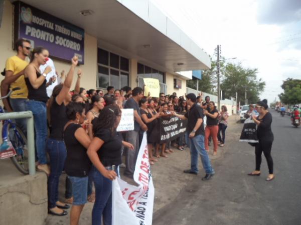Trabalhadores fazem manifestação contra projeto de terceirização