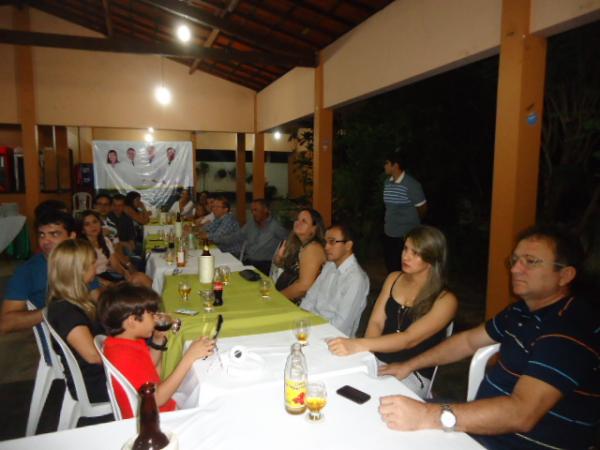 Farmac&ecirc;uticos de Floriano participam de jantar em homenagem ao seu dia.(Imagem:FlorianoNews)