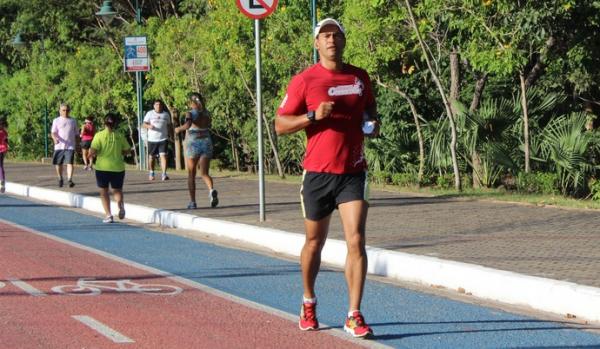 Eduardo Raimundo explica que o mercado em torno da corrida de rua ainda &eacute; pouco explorado em Teresina.(Imagem:Emanuele Madeira/GloboEsporte.com)
