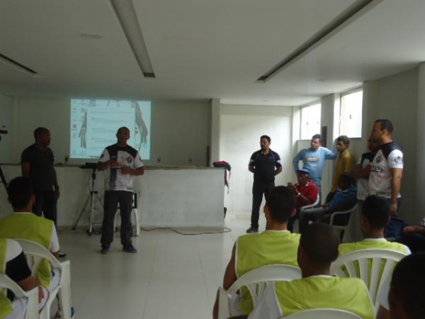 Atletas do Cori-Sabb&aacute; participam de reuni&atilde;o com torcida organizada.(Imagem:FlorianoNews)