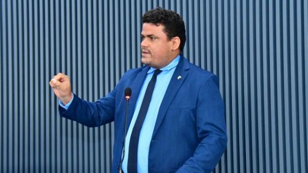 Vereador João Neto Gomes reivindica roço e manutenção de estradas vicinais de Floriano