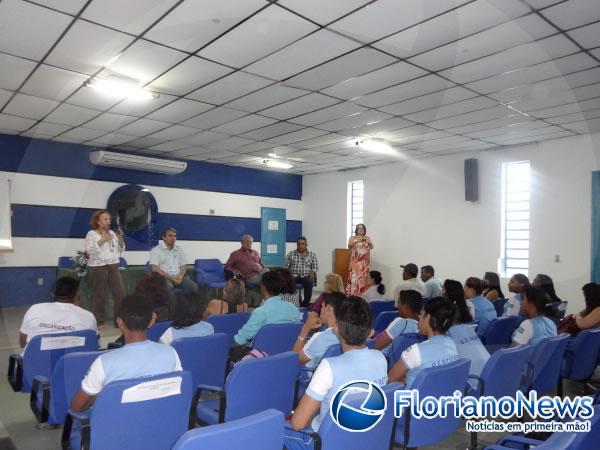  Rotary Club realizou debate sobre a VII Confer&ecirc;ncia da Juventude.(Imagem:FlorianoNews)