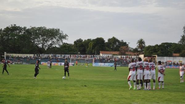 Mesmo jogando mal, River-PI vence Cori e mantém liderança isolada