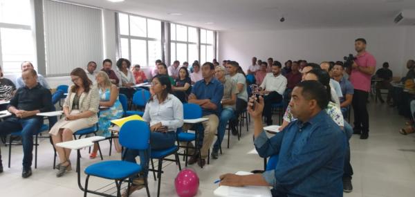 Prefeitura de Floriano volta às atividades para o ano de 2020(Imagem:FlorianoNews)
